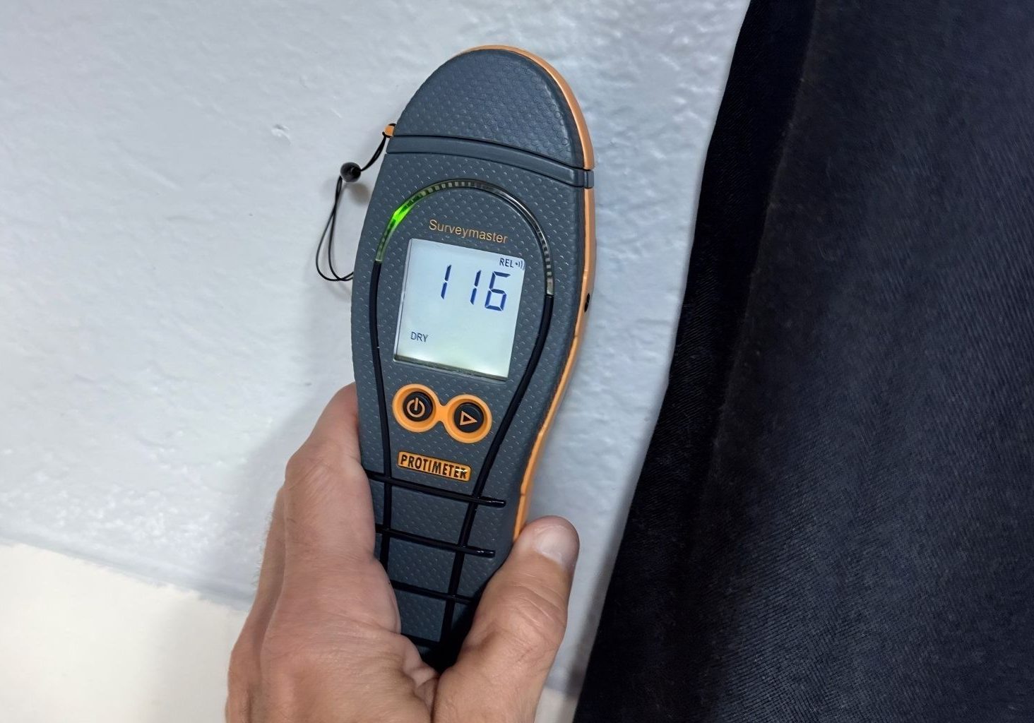 moisture-meter-wall-inspection